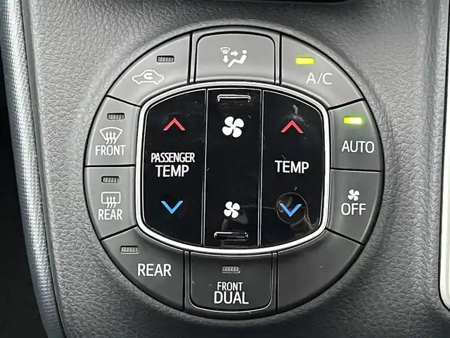 トヨタ ヴォクシー ZS 煌 島根県 2016(平28)年 6.8万km ホワイトパールクリスタルシャイン 登録時走行距離67915km/アルパインナビ(Bluetooth・AM・FM・CD・DVD)/フルセグTV/アルパインフリップダウンモニター/両側パワースライドドア/ETC/プッシュスタート/スマートキー/衝突被害軽減ブレーキ/横滑り防止装置/レーンキープアシスト/純正16インチAW/アイドリングストップ/ウォークスルー/保証書/取扱説明書/禁煙車