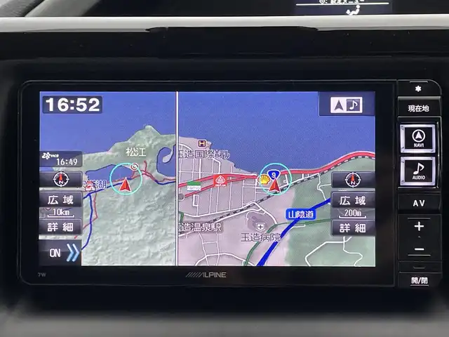 トヨタ ヴォクシー ZS 煌 島根県 2016(平28)年 6.8万km ホワイトパールクリスタルシャイン 登録時走行距離67915km/アルパインナビ(Bluetooth・AM・FM・CD・DVD)/フルセグTV/アルパインフリップダウンモニター/両側パワースライドドア/ETC/プッシュスタート/スマートキー/衝突被害軽減ブレーキ/横滑り防止装置/レーンキープアシスト/純正16インチAW/アイドリングストップ/ウォークスルー/保証書/取扱説明書/禁煙車
