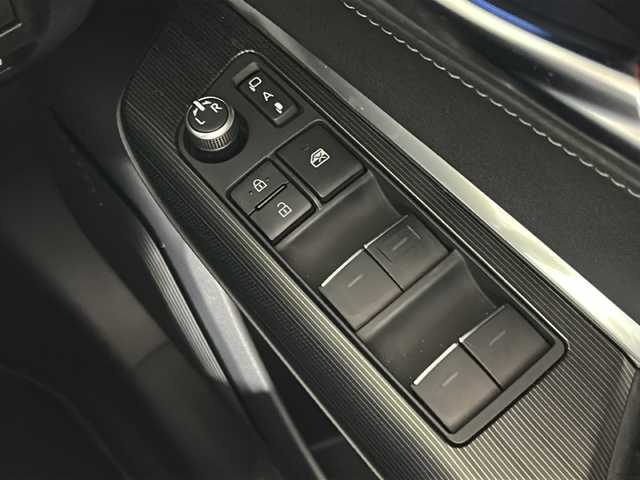 トヨタ ハリアー ハイブリッド Z レザーパッケージ 広島県 2020(令2)年 5.2万km プレシャスブラックパール 禁煙車/トヨタセーフティセンス/・プリクラッシュセーフティ/・レーンディパーチャーアラート/・レーントレーシングアシスト/・ロードサインアシスト/・オートマチックハイビーム/BSM/HUD/クリアランスソナー/デジタルインナーミラー/純正12.3インチナビ/・フルセグ/Bluetooth/Miracast/パノラミックビューモニター/パワーバックドア/黒レザーシート/シートヒーター/ベンチレーション/革巻きステアリング/ステアリングヒーター/オートライト/LEDヘッドライト/フォグランプ/ETC２．０/純正ドアバイザー/純正19インチアルミホイール/W+サイド+カーテンエアバック
