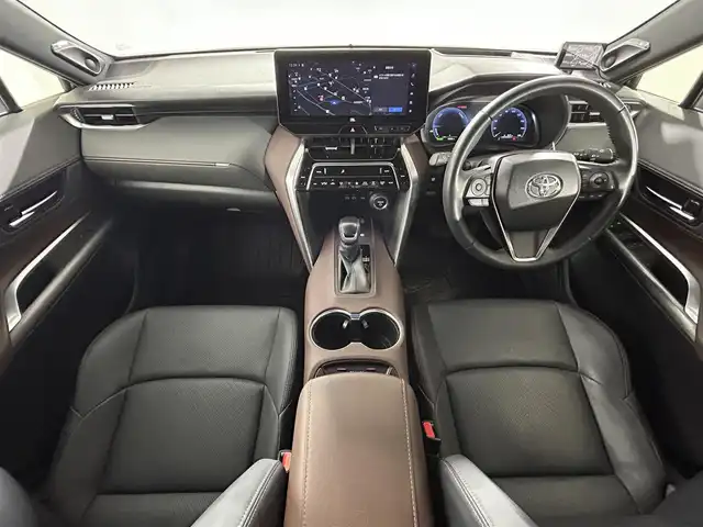 トヨタ ハリアー ハイブリッド Z レザーパッケージ 佐賀県 2023(令5)年 4.3万km プラチナホワイトパールマイカ 純正12.3インチディスプレイオーディオ/フルセTV/Bluetooth/Androidauto/Applecarplay/モデリスタエアロ/JBLサウンドシステム/全方位カメラ/デジタルインナールームミラー/衝突被害軽減システム/ブラインドスポットモニター/レーダークルーズコントロール/レーンアシスト/ロードサインアシスト/パーキングサポートブレーキ/オートライト/オートマチックハイビーム/LEDヘッドライト/LEDフォグライト/前後ドライブレコーダー/クリアランスソナー/ビルトインETC2.0/パワーバックドア/ステアリングヒーター/運転席・助手席パワーシート/メモリーシート/レザーシート/ISOFIX対応/純正19インチアルミホイール/純正フロアマット/スマートキー/スペアキー×１