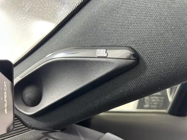 トヨタ ハリアー ハイブリッド Z レザーパッケージ 佐賀県 2023(令5)年 4.3万km プラチナホワイトパールマイカ 純正12.3インチディスプレイオーディオ/フルセTV/Bluetooth/Androidauto/Applecarplay/モデリスタエアロ/JBLサウンドシステム/全方位カメラ/デジタルインナールームミラー/衝突被害軽減システム/ブラインドスポットモニター/レーダークルーズコントロール/レーンアシスト/ロードサインアシスト/パーキングサポートブレーキ/オートライト/オートマチックハイビーム/LEDヘッドライト/LEDフォグライト/前後ドライブレコーダー/クリアランスソナー/ビルトインETC2.0/パワーバックドア/ステアリングヒーター/運転席・助手席パワーシート/メモリーシート/レザーシート/ISOFIX対応/純正19インチアルミホイール/純正フロアマット/スマートキー/スペアキー×１