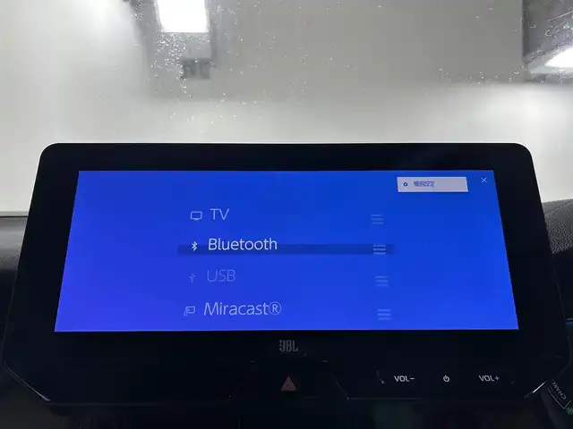 トヨタ ハリアー ハイブリッド Z レザーパッケージ 佐賀県 2023(令5)年 4.3万km プラチナホワイトパールマイカ 純正12.3インチディスプレイオーディオ/フルセTV/Bluetooth/Androidauto/Applecarplay/モデリスタエアロ/JBLサウンドシステム/全方位カメラ/デジタルインナールームミラー/衝突被害軽減システム/ブラインドスポットモニター/レーダークルーズコントロール/レーンアシスト/ロードサインアシスト/パーキングサポートブレーキ/オートライト/オートマチックハイビーム/LEDヘッドライト/LEDフォグライト/前後ドライブレコーダー/クリアランスソナー/ビルトインETC2.0/パワーバックドア/ステアリングヒーター/運転席・助手席パワーシート/メモリーシート/レザーシート/ISOFIX対応/純正19インチアルミホイール/純正フロアマット/スマートキー/スペアキー×１