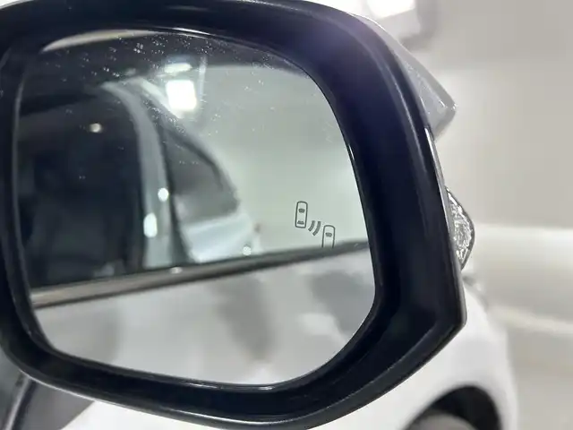 トヨタ ハリアー ハイブリッド Z レザーパッケージ 佐賀県 2023(令5)年 4.3万km プラチナホワイトパールマイカ 純正12.3インチディスプレイオーディオ/フルセTV/Bluetooth/Androidauto/Applecarplay/モデリスタエアロ/JBLサウンドシステム/全方位カメラ/デジタルインナールームミラー/衝突被害軽減システム/ブラインドスポットモニター/レーダークルーズコントロール/レーンアシスト/ロードサインアシスト/パーキングサポートブレーキ/オートライト/オートマチックハイビーム/LEDヘッドライト/LEDフォグライト/前後ドライブレコーダー/クリアランスソナー/ビルトインETC2.0/パワーバックドア/ステアリングヒーター/運転席・助手席パワーシート/メモリーシート/レザーシート/ISOFIX対応/純正19インチアルミホイール/純正フロアマット/スマートキー/スペアキー×１