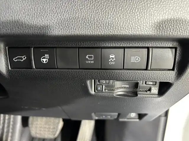 トヨタ ハリアー ハイブリッド Z レザーパッケージ 佐賀県 2023(令5)年 4.3万km プラチナホワイトパールマイカ 純正12.3インチディスプレイオーディオ/フルセTV/Bluetooth/Androidauto/Applecarplay/モデリスタエアロ/JBLサウンドシステム/全方位カメラ/デジタルインナールームミラー/衝突被害軽減システム/ブラインドスポットモニター/レーダークルーズコントロール/レーンアシスト/ロードサインアシスト/パーキングサポートブレーキ/オートライト/オートマチックハイビーム/LEDヘッドライト/LEDフォグライト/前後ドライブレコーダー/クリアランスソナー/ビルトインETC2.0/パワーバックドア/ステアリングヒーター/運転席・助手席パワーシート/メモリーシート/レザーシート/ISOFIX対応/純正19インチアルミホイール/純正フロアマット/スマートキー/スペアキー×１