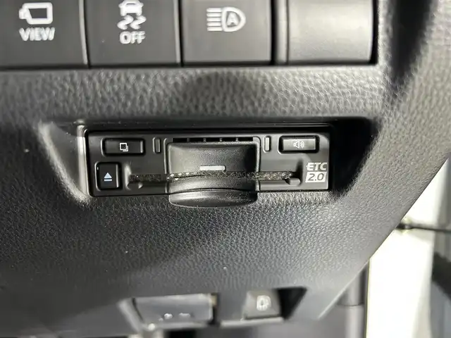 トヨタ ハリアー ハイブリッド Z レザーパッケージ 佐賀県 2023(令5)年 4.3万km プラチナホワイトパールマイカ 純正12.3インチディスプレイオーディオ/フルセTV/Bluetooth/Androidauto/Applecarplay/モデリスタエアロ/JBLサウンドシステム/全方位カメラ/デジタルインナールームミラー/衝突被害軽減システム/ブラインドスポットモニター/レーダークルーズコントロール/レーンアシスト/ロードサインアシスト/パーキングサポートブレーキ/オートライト/オートマチックハイビーム/LEDヘッドライト/LEDフォグライト/前後ドライブレコーダー/クリアランスソナー/ビルトインETC2.0/パワーバックドア/ステアリングヒーター/運転席・助手席パワーシート/メモリーシート/レザーシート/ISOFIX対応/純正19インチアルミホイール/純正フロアマット/スマートキー/スペアキー×１