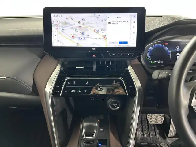 トヨタ ハリアー ハイブリッド Z レザーパッケージ 佐賀県 2023(令5)年 4.3万km プラチナホワイトパールマイカ 純正12.3インチディスプレイオーディオ/フルセTV/Bluetooth/Androidauto/Applecarplay/モデリスタエアロ/JBLサウンドシステム/全方位カメラ/デジタルインナールームミラー/衝突被害軽減システム/ブラインドスポットモニター/レーダークルーズコントロール/レーンアシスト/ロードサインアシスト/パーキングサポートブレーキ/オートライト/オートマチックハイビーム/LEDヘッドライト/LEDフォグライト/前後ドライブレコーダー/クリアランスソナー/ビルトインETC2.0/パワーバックドア/ステアリングヒーター/運転席・助手席パワーシート/メモリーシート/レザーシート/ISOFIX対応/純正19インチアルミホイール/純正フロアマット/スマートキー/スペアキー×１