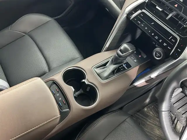 トヨタ ハリアー ハイブリッド Z レザーパッケージ 佐賀県 2023(令5)年 4.3万km プラチナホワイトパールマイカ 純正12.3インチディスプレイオーディオ/フルセTV/Bluetooth/Androidauto/Applecarplay/モデリスタエアロ/JBLサウンドシステム/全方位カメラ/デジタルインナールームミラー/衝突被害軽減システム/ブラインドスポットモニター/レーダークルーズコントロール/レーンアシスト/ロードサインアシスト/パーキングサポートブレーキ/オートライト/オートマチックハイビーム/LEDヘッドライト/LEDフォグライト/前後ドライブレコーダー/クリアランスソナー/ビルトインETC2.0/パワーバックドア/ステアリングヒーター/運転席・助手席パワーシート/メモリーシート/レザーシート/ISOFIX対応/純正19インチアルミホイール/純正フロアマット/スマートキー/スペアキー×１