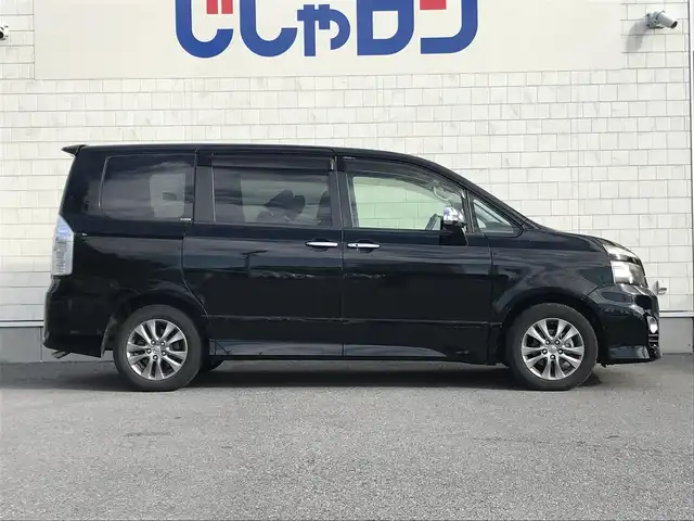 トヨタ ヴォクシー ZS 煌 栃木県 2011(平23)年 7.9万km ブラック 株)IDOMが運営する【じしゃロン小山店】の自社ローン専用車両になります。こちらは現金またはオートローンご利用時の価格です。自社ローンご希望の方は別途その旨お申付け下さい//禁煙車/純正フルセグナビ/（CD/DVD/AM/FMラジオ）/(Bluetooth)/スマートキー/プッシュスタート/バックカメラ/ＥＴＣ２．０/両側パワースライド/フリップダウンモニター/ステアリングリモコン/電動格納ドアミラー/パワーウインドウ/オートライト/防眩ミラー