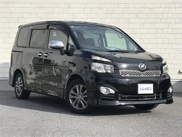 トヨタ ヴォクシー ZS 煌 栃木県 2011(平23)年 7.9万km ブラック 株)IDOMが運営する【じしゃロン小山店】の自社ローン専用車両になります。こちらは現金またはオートローンご利用時の価格です。自社ローンご希望の方は別途その旨お申付け下さい//禁煙車/純正フルセグナビ/（CD/DVD/AM/FMラジオ）/(Bluetooth)/スマートキー/プッシュスタート/バックカメラ/ＥＴＣ２．０/両側パワースライド/フリップダウンモニター/ステアリングリモコン/電動格納ドアミラー/パワーウインドウ/オートライト/防眩ミラー
