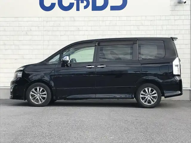 トヨタ ヴォクシー ZS 煌 栃木県 2011(平23)年 7.9万km ブラック 株)IDOMが運営する【じしゃロン小山店】の自社ローン専用車両になります。こちらは現金またはオートローンご利用時の価格です。自社ローンご希望の方は別途その旨お申付け下さい//禁煙車/純正フルセグナビ/（CD/DVD/AM/FMラジオ）/(Bluetooth)/スマートキー/プッシュスタート/バックカメラ/ＥＴＣ２．０/両側パワースライド/フリップダウンモニター/ステアリングリモコン/電動格納ドアミラー/パワーウインドウ/オートライト/防眩ミラー