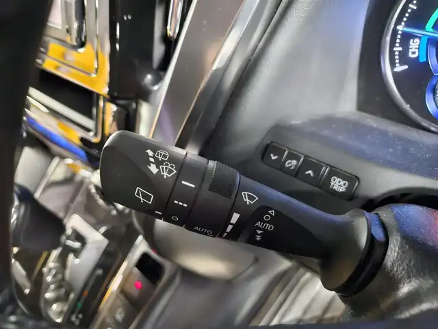 トヨタ ヴェルファイア ハイブリット ZR 福岡県 2016(平28)年 8.8万km ブラック 4WD/両側パワースライドドア/バックカメラ/ビルトインETC/ドライブレコーダー/レーダークルーズコントロール/クリアランスソナー/LEDヘッドランプ/オートライト/デュアルオートエアコン/木目調/革巻きコンビステアリング/ハーフレザーシート/前席パワーシート/運転席ポジションメモリー/2列目リラックスキャプテンシート/2列目マニュアルオットマン/純正17インチアルミホイール/スマートキー/プッシュエンジンスタート/禁煙車