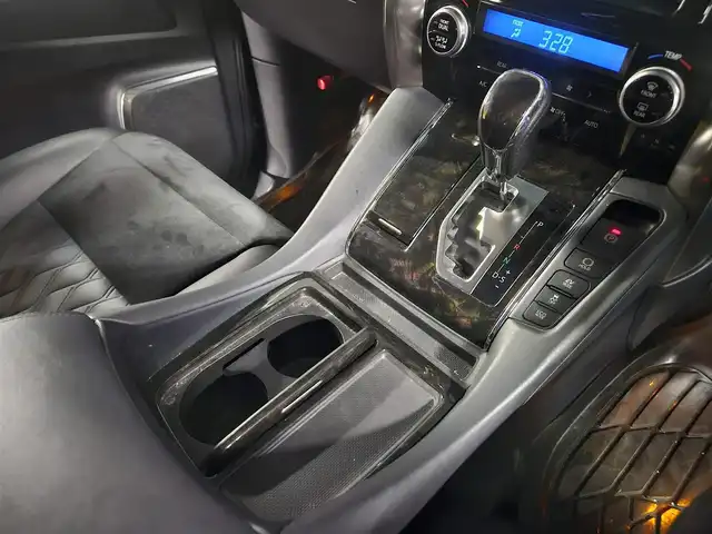 トヨタ ヴェルファイア ハイブリット ZR 福岡県 2016(平28)年 8.8万km ブラック 4WD/両側パワースライドドア/バックカメラ/ビルトインETC/ドライブレコーダー/レーダークルーズコントロール/クリアランスソナー/LEDヘッドランプ/オートライト/デュアルオートエアコン/木目調/革巻きコンビステアリング/ハーフレザーシート/前席パワーシート/運転席ポジションメモリー/2列目リラックスキャプテンシート/2列目マニュアルオットマン/純正17インチアルミホイール/スマートキー/プッシュエンジンスタート/禁煙車