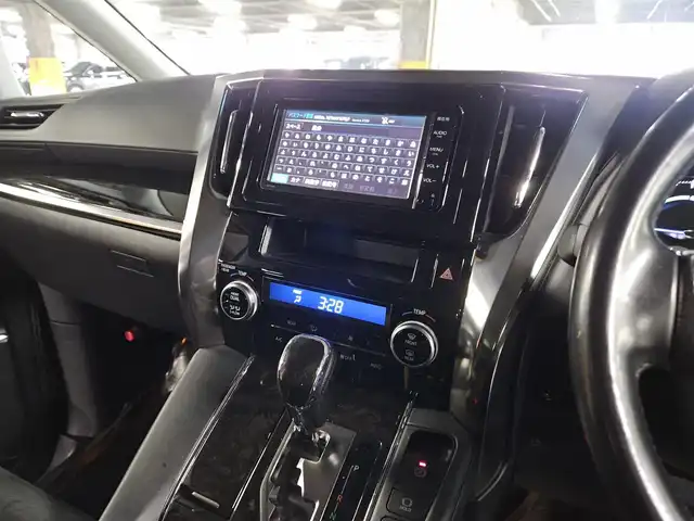 トヨタ ヴェルファイア ハイブリット ZR 福岡県 2016(平28)年 8.8万km ブラック 4WD/両側パワースライドドア/バックカメラ/ビルトインETC/ドライブレコーダー/レーダークルーズコントロール/クリアランスソナー/LEDヘッドランプ/オートライト/デュアルオートエアコン/木目調/革巻きコンビステアリング/ハーフレザーシート/前席パワーシート/運転席ポジションメモリー/2列目リラックスキャプテンシート/2列目マニュアルオットマン/純正17インチアルミホイール/スマートキー/プッシュエンジンスタート/禁煙車