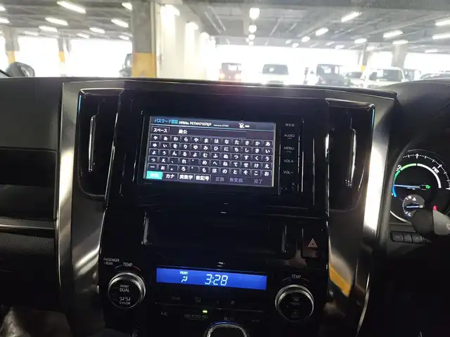 トヨタ ヴェルファイア ハイブリット ZR 福岡県 2016(平28)年 8.8万km ブラック 4WD/両側パワースライドドア/バックカメラ/ビルトインETC/ドライブレコーダー/レーダークルーズコントロール/クリアランスソナー/LEDヘッドランプ/オートライト/デュアルオートエアコン/木目調/革巻きコンビステアリング/ハーフレザーシート/前席パワーシート/運転席ポジションメモリー/2列目リラックスキャプテンシート/2列目マニュアルオットマン/純正17インチアルミホイール/スマートキー/プッシュエンジンスタート/禁煙車