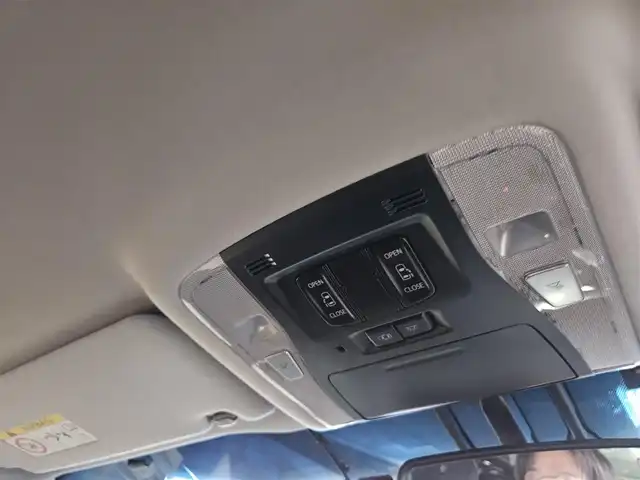 トヨタ ヴェルファイア ハイブリット ZR 福岡県 2016(平28)年 8.8万km ブラック 4WD/両側パワースライドドア/バックカメラ/ビルトインETC/ドライブレコーダー/レーダークルーズコントロール/クリアランスソナー/LEDヘッドランプ/オートライト/デュアルオートエアコン/木目調/革巻きコンビステアリング/ハーフレザーシート/前席パワーシート/運転席ポジションメモリー/2列目リラックスキャプテンシート/2列目マニュアルオットマン/純正17インチアルミホイール/スマートキー/プッシュエンジンスタート/禁煙車