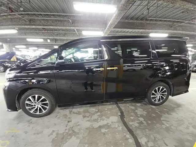 トヨタ ヴェルファイア ハイブリット ZR 福岡県 2016(平28)年 8.8万km ブラック 4WD/両側パワースライドドア/バックカメラ/ビルトインETC/ドライブレコーダー/レーダークルーズコントロール/クリアランスソナー/LEDヘッドランプ/オートライト/デュアルオートエアコン/木目調/革巻きコンビステアリング/ハーフレザーシート/前席パワーシート/運転席ポジションメモリー/2列目リラックスキャプテンシート/2列目マニュアルオットマン/純正17インチアルミホイール/スマートキー/プッシュエンジンスタート/禁煙車