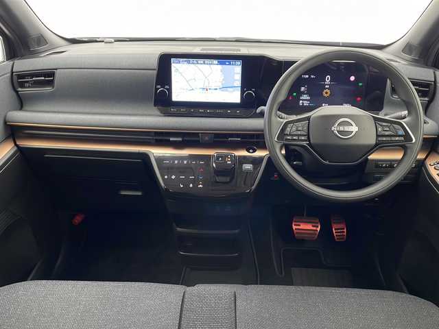 日産 サクラ G 千葉県 2024(令6)年 0.8万km ブラック 衝突軽減ブレーキ/レーンキープアシスト/レーダークルーズコントロール/純正ナビ/（フルセグ/Bluetooth/USB/FM/AM）/全方位カメラ/ビルトインETC2.0/ドライブレコーダー/ステアリングヒーター/プロパイロット/LEDヘッドライト/電動格納ミラー/先行者発進お知らせ/標識認識