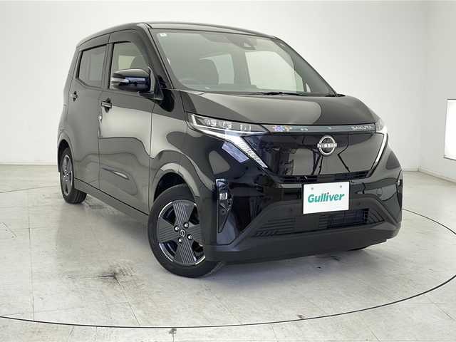 日産 サクラ G 千葉県 2024(令6)年 0.8万km ブラック 衝突軽減ブレーキ/レーンキープアシスト/レーダークルーズコントロール/純正ナビ/（フルセグ/Bluetooth/USB/FM/AM）/全方位カメラ/ビルトインETC2.0/ドライブレコーダー/ステアリングヒーター/プロパイロット/LEDヘッドライト/電動格納ミラー/先行者発進お知らせ/標識認識