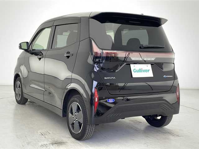 日産 サクラ G 千葉県 2024(令6)年 0.8万km ブラック 衝突軽減ブレーキ/レーンキープアシスト/レーダークルーズコントロール/純正ナビ/（フルセグ/Bluetooth/USB/FM/AM）/全方位カメラ/ビルトインETC2.0/ドライブレコーダー/ステアリングヒーター/プロパイロット/LEDヘッドライト/電動格納ミラー/先行者発進お知らせ/標識認識