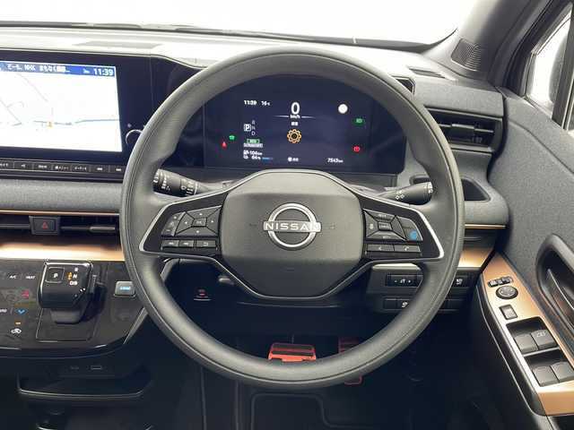 日産 サクラ G 千葉県 2024(令6)年 0.8万km ブラック 衝突軽減ブレーキ/レーンキープアシスト/レーダークルーズコントロール/純正ナビ/（フルセグ/Bluetooth/USB/FM/AM）/全方位カメラ/ビルトインETC2.0/ドライブレコーダー/ステアリングヒーター/プロパイロット/LEDヘッドライト/電動格納ミラー/先行者発進お知らせ/標識認識