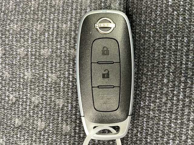 日産 サクラ G 千葉県 2024(令6)年 0.8万km ブラック 衝突軽減ブレーキ/レーンキープアシスト/レーダークルーズコントロール/純正ナビ/（フルセグ/Bluetooth/USB/FM/AM）/全方位カメラ/ビルトインETC2.0/ドライブレコーダー/ステアリングヒーター/プロパイロット/LEDヘッドライト/電動格納ミラー/先行者発進お知らせ/標識認識