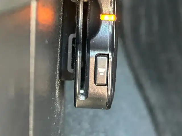 スバル インプレッサ ＸＶ 2．0i－L アイサイト 大阪府 2014(平26)年 10.5万km アイスシルバーメタリック ４WD/バックカメラ/アドリングストップ/Pioneer　7インチ型メモリナビ　/  AM/FM/CD/DVD/USB接続/ワンセグTV/MTモード付AT/パドルシフト/車間維持装置付きクルーズコントロール/D・N席パワーシート/アイサイトII/・レーダークルーズコントロール/・プリクラッシュブレーキ/・AT誤発進抑制/・車線逸脱警報/・先行車発進通知/ABS/横滑り防止機能/オートエアコン/オートライト/ウインカーミラー/純正アルミホイール/Wエアバック/トノカバー/取扱説明書