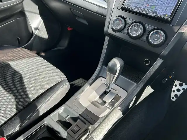スバル インプレッサ ＸＶ 2．0i－L アイサイト 大阪府 2014(平26)年 10.5万km アイスシルバーメタリック ４WD/バックカメラ/アドリングストップ/Pioneer　7インチ型メモリナビ　/  AM/FM/CD/DVD/USB接続/ワンセグTV/MTモード付AT/パドルシフト/車間維持装置付きクルーズコントロール/D・N席パワーシート/アイサイトII/・レーダークルーズコントロール/・プリクラッシュブレーキ/・AT誤発進抑制/・車線逸脱警報/・先行車発進通知/ABS/横滑り防止機能/オートエアコン/オートライト/ウインカーミラー/純正アルミホイール/Wエアバック/トノカバー/取扱説明書