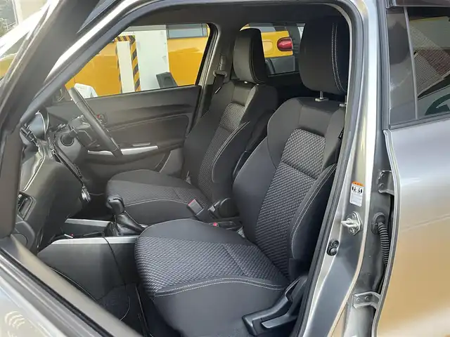 スズキ スイフト HYBRID RS 静岡県 2021(令3)年 3.4万km プレミアムシルバーメタリック ワンオーナー/純正8インチナビ/フルセグTV/DVD/CD/SD/BT/MSV/全方位カメラ/社外15インチAW/純正16インチAW(サマータイヤ付)車内積載/前後ドライブレコーダー/前後コーナーセンサー/衝突軽減ブレーキ/レーンキープアシスト/ブラインドスポットモニター/レーダークルーズコントロール/運転席シートヒーター/スマートキー×2/保証書/取扱説明書/ナビ取扱説明書/R6点検記録簿有