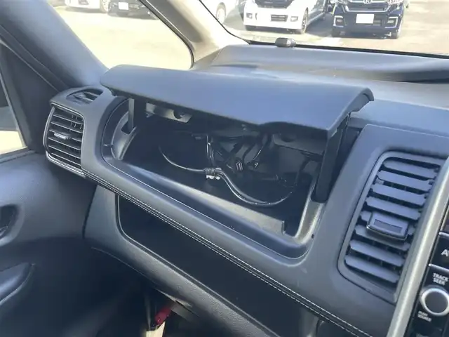 日産 セレナ ハイウェイスター プロパイロットED 静岡県 2017(平29)年 5.7万km ブリリアントホワイトパール ワンオーナー/純正9インチナビ/（AM/FM/CD/DVD/BD/BT)/フルセグTV/バックカメラ/プロパイロット/レーダークルーズコントロール/両側パワースライドドア/左側ハンズフリースライドドア/純正フリップダウンモニター/ビルトインETC/純正ドライブレコーダー/スマートキー/プッシュスタート/スペアキー×１/純正16インチアルミホイール/純正フロアマット/電動パーキングブレーキ/オートホールド/エマージェンシーブレーキ/レーンキープアシスト/横滑り防止装置/LEDヘッドライド/クリアランスソナー/コーナーセンサー/純正ドアバイザー/保証書