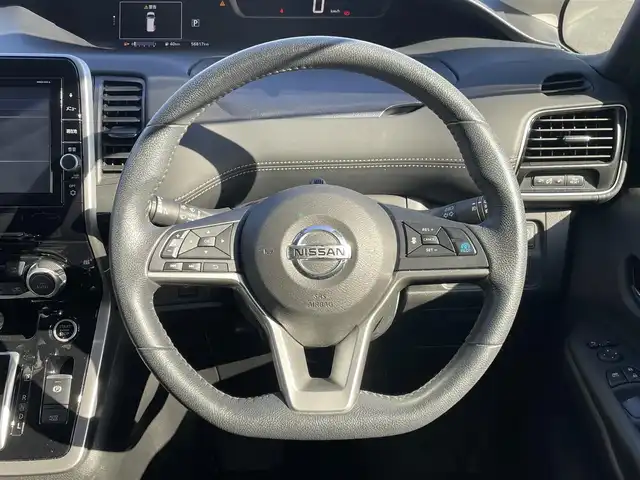 日産 セレナ ハイウェイスター プロパイロットED 静岡県 2017(平29)年 5.7万km ブリリアントホワイトパール ワンオーナー/純正9インチナビ/（AM/FM/CD/DVD/BD/BT)/フルセグTV/バックカメラ/プロパイロット/レーダークルーズコントロール/両側パワースライドドア/左側ハンズフリースライドドア/純正フリップダウンモニター/ビルトインETC/純正ドライブレコーダー/スマートキー/プッシュスタート/スペアキー×１/純正16インチアルミホイール/純正フロアマット/電動パーキングブレーキ/オートホールド/エマージェンシーブレーキ/レーンキープアシスト/横滑り防止装置/LEDヘッドライド/クリアランスソナー/コーナーセンサー/純正ドアバイザー/保証書