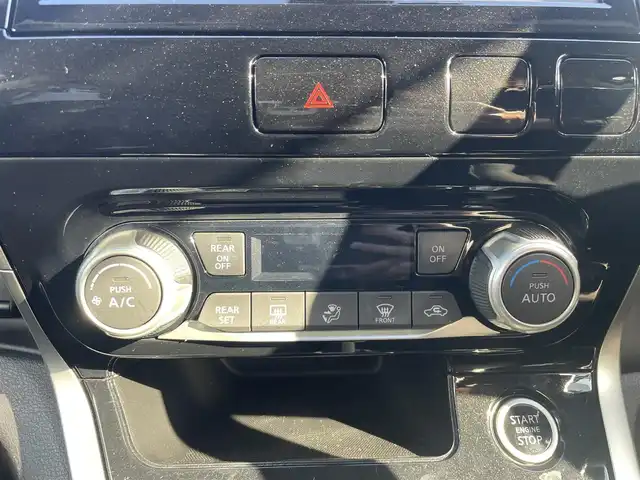 日産 セレナ ハイウェイスター プロパイロットED 静岡県 2017(平29)年 5.7万km ブリリアントホワイトパール ワンオーナー/純正9インチナビ/（AM/FM/CD/DVD/BD/BT)/フルセグTV/バックカメラ/プロパイロット/レーダークルーズコントロール/両側パワースライドドア/左側ハンズフリースライドドア/純正フリップダウンモニター/ビルトインETC/純正ドライブレコーダー/スマートキー/プッシュスタート/スペアキー×１/純正16インチアルミホイール/純正フロアマット/電動パーキングブレーキ/オートホールド/エマージェンシーブレーキ/レーンキープアシスト/横滑り防止装置/LEDヘッドライド/クリアランスソナー/コーナーセンサー/純正ドアバイザー/保証書