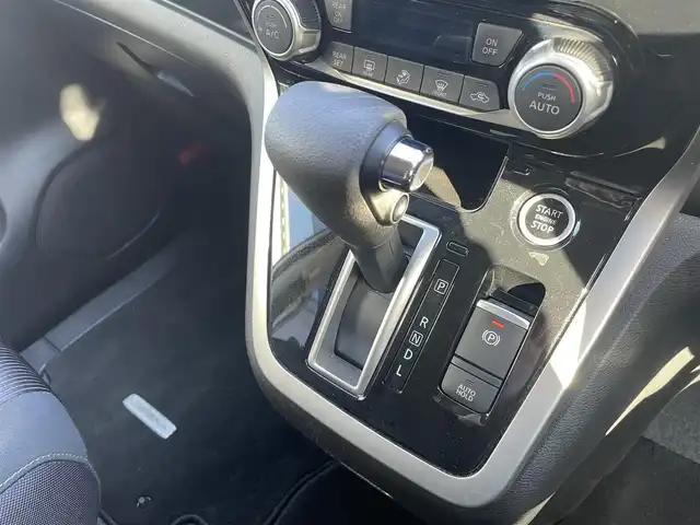 日産 セレナ ハイウェイスター プロパイロットED 静岡県 2017(平29)年 5.7万km ブリリアントホワイトパール ワンオーナー/純正9インチナビ/（AM/FM/CD/DVD/BD/BT)/フルセグTV/バックカメラ/プロパイロット/レーダークルーズコントロール/両側パワースライドドア/左側ハンズフリースライドドア/純正フリップダウンモニター/ビルトインETC/純正ドライブレコーダー/スマートキー/プッシュスタート/スペアキー×１/純正16インチアルミホイール/純正フロアマット/電動パーキングブレーキ/オートホールド/エマージェンシーブレーキ/レーンキープアシスト/横滑り防止装置/LEDヘッドライド/クリアランスソナー/コーナーセンサー/純正ドアバイザー/保証書