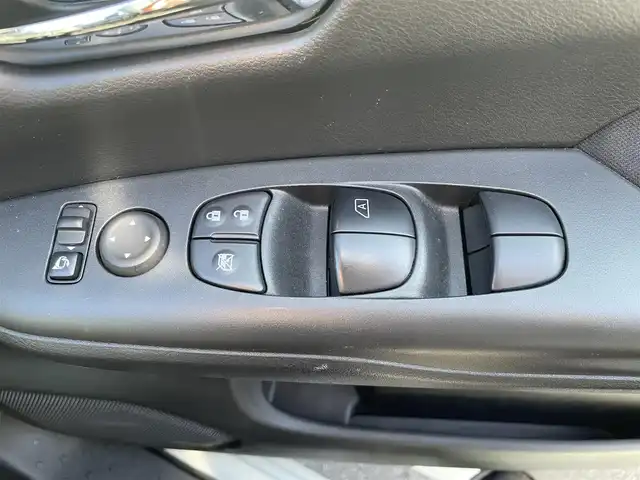 日産 セレナ ハイウェイスター プロパイロットED 静岡県 2017(平29)年 5.7万km ブリリアントホワイトパール ワンオーナー/純正9インチナビ/（AM/FM/CD/DVD/BD/BT)/フルセグTV/バックカメラ/プロパイロット/レーダークルーズコントロール/両側パワースライドドア/左側ハンズフリースライドドア/純正フリップダウンモニター/ビルトインETC/純正ドライブレコーダー/スマートキー/プッシュスタート/スペアキー×１/純正16インチアルミホイール/純正フロアマット/電動パーキングブレーキ/オートホールド/エマージェンシーブレーキ/レーンキープアシスト/横滑り防止装置/LEDヘッドライド/クリアランスソナー/コーナーセンサー/純正ドアバイザー/保証書