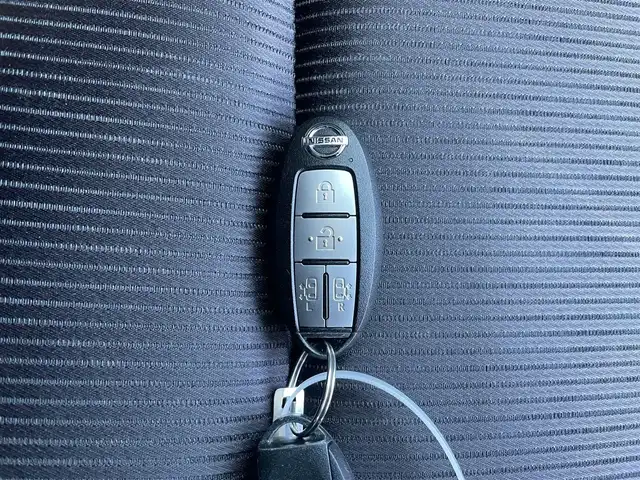 日産 セレナ ハイウェイスター プロパイロットED 静岡県 2017(平29)年 5.7万km ブリリアントホワイトパール ワンオーナー/純正9インチナビ/（AM/FM/CD/DVD/BD/BT)/フルセグTV/バックカメラ/プロパイロット/レーダークルーズコントロール/両側パワースライドドア/左側ハンズフリースライドドア/純正フリップダウンモニター/ビルトインETC/純正ドライブレコーダー/スマートキー/プッシュスタート/スペアキー×１/純正16インチアルミホイール/純正フロアマット/電動パーキングブレーキ/オートホールド/エマージェンシーブレーキ/レーンキープアシスト/横滑り防止装置/LEDヘッドライド/クリアランスソナー/コーナーセンサー/純正ドアバイザー/保証書