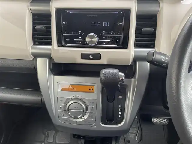 スズキ ハスラー J 静岡県 2019(令1)年 4.8万km ピュアホワイトパール/ブラック2トーン 社外オーディオ(CD/BT/AUX)/衝突軽減ブレーキ/レーンキープアシスト/LEDヘッドライト/LEDフォグ/純正15インチAW/スマートキー×2/保証書/取扱説明書