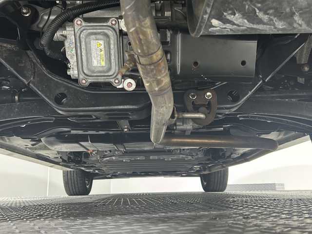 三菱 アウトランダー ＰＨＥＶ G セーフティパッケージ 沖縄県 2018(平30)年 5万km シルキーホワイト 【県外仕入】/ワンオーナー/禁煙車/県外仕入れ/純正7インチナビ/CD/DVD/Bluetooth/マルチアラウンドモニター/衝突被害軽減ブレーキシステム/レーダークルーズコントロール/レーンキープアシスト/横滑り防止装置/ブラインドスポットモニター/アイドリングストップ/ハーフレザーシート/パワーシート/前席シートヒーター/ステアリングヒーター/オートマチックハイビーム/LEDヘッドライト/オートライト/100V充電/純正18インチAW/純正フロアマット/プッシュスタート/スマートキー/保証書/取扱説明書