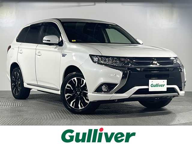 三菱 アウトランダー ＰＨＥＶ G セーフティパッケージ 沖縄県 2018(平30)年 5万km シルキーホワイト 【県外仕入】/ワンオーナー/禁煙車/県外仕入れ/純正7インチナビ/CD/DVD/Bluetooth/マルチアラウンドモニター/衝突被害軽減ブレーキシステム/レーダークルーズコントロール/レーンキープアシスト/横滑り防止装置/ブラインドスポットモニター/アイドリングストップ/ハーフレザーシート/パワーシート/前席シートヒーター/ステアリングヒーター/オートマチックハイビーム/LEDヘッドライト/オートライト/100V充電/純正18インチAW/純正フロアマット/プッシュスタート/スマートキー/保証書/取扱説明書