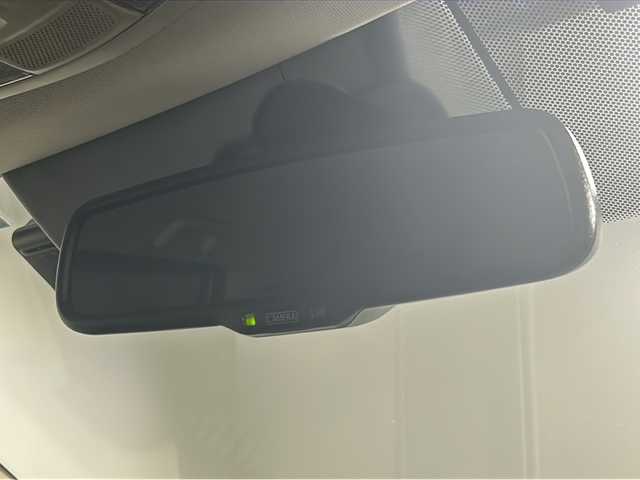 三菱 アウトランダー ＰＨＥＶ G セーフティパッケージ 沖縄県 2018(平30)年 5万km シルキーホワイト 【県外仕入】/ワンオーナー/禁煙車/県外仕入れ/純正7インチナビ/CD/DVD/Bluetooth/マルチアラウンドモニター/衝突被害軽減ブレーキシステム/レーダークルーズコントロール/レーンキープアシスト/横滑り防止装置/ブラインドスポットモニター/アイドリングストップ/ハーフレザーシート/パワーシート/前席シートヒーター/ステアリングヒーター/オートマチックハイビーム/LEDヘッドライト/オートライト/100V充電/純正18インチAW/純正フロアマット/プッシュスタート/スマートキー/保証書/取扱説明書