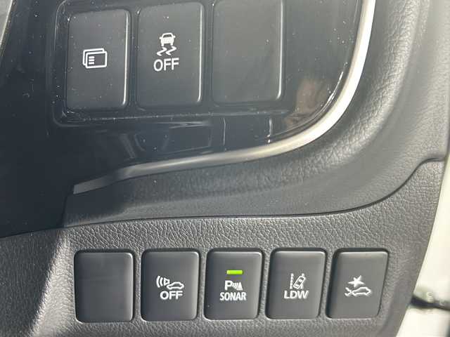 三菱 アウトランダー ＰＨＥＶ G セーフティパッケージ 沖縄県 2018(平30)年 5万km シルキーホワイト 【県外仕入】/ワンオーナー/禁煙車/県外仕入れ/純正7インチナビ/CD/DVD/Bluetooth/マルチアラウンドモニター/衝突被害軽減ブレーキシステム/レーダークルーズコントロール/レーンキープアシスト/横滑り防止装置/ブラインドスポットモニター/アイドリングストップ/ハーフレザーシート/パワーシート/前席シートヒーター/ステアリングヒーター/オートマチックハイビーム/LEDヘッドライト/オートライト/100V充電/純正18インチAW/純正フロアマット/プッシュスタート/スマートキー/保証書/取扱説明書