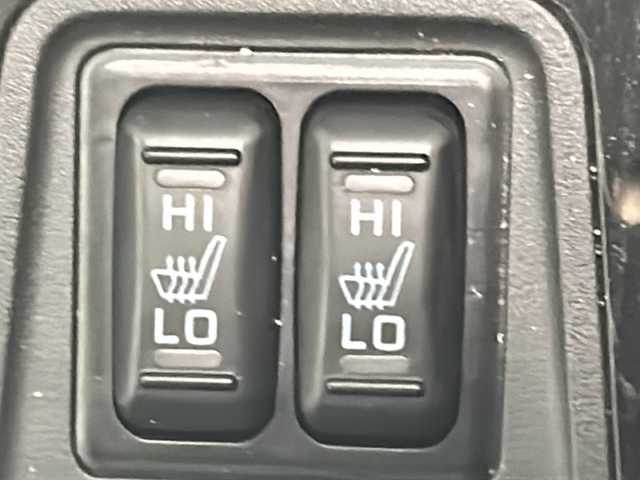 三菱 アウトランダー ＰＨＥＶ G セーフティパッケージ 沖縄県 2018(平30)年 5万km シルキーホワイト 【県外仕入】/ワンオーナー/禁煙車/県外仕入れ/純正7インチナビ/CD/DVD/Bluetooth/マルチアラウンドモニター/衝突被害軽減ブレーキシステム/レーダークルーズコントロール/レーンキープアシスト/横滑り防止装置/ブラインドスポットモニター/アイドリングストップ/ハーフレザーシート/パワーシート/前席シートヒーター/ステアリングヒーター/オートマチックハイビーム/LEDヘッドライト/オートライト/100V充電/純正18インチAW/純正フロアマット/プッシュスタート/スマートキー/保証書/取扱説明書