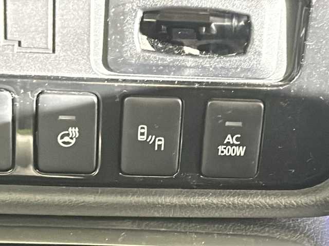 三菱 アウトランダー ＰＨＥＶ G セーフティパッケージ 沖縄県 2018(平30)年 5万km シルキーホワイト 【県外仕入】/ワンオーナー/禁煙車/県外仕入れ/純正7インチナビ/CD/DVD/Bluetooth/マルチアラウンドモニター/衝突被害軽減ブレーキシステム/レーダークルーズコントロール/レーンキープアシスト/横滑り防止装置/ブラインドスポットモニター/アイドリングストップ/ハーフレザーシート/パワーシート/前席シートヒーター/ステアリングヒーター/オートマチックハイビーム/LEDヘッドライト/オートライト/100V充電/純正18インチAW/純正フロアマット/プッシュスタート/スマートキー/保証書/取扱説明書