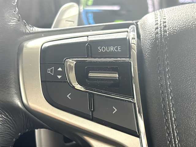 三菱 アウトランダー ＰＨＥＶ G セーフティパッケージ 沖縄県 2018(平30)年 5万km シルキーホワイト 【県外仕入】/ワンオーナー/禁煙車/県外仕入れ/純正7インチナビ/CD/DVD/Bluetooth/マルチアラウンドモニター/衝突被害軽減ブレーキシステム/レーダークルーズコントロール/レーンキープアシスト/横滑り防止装置/ブラインドスポットモニター/アイドリングストップ/ハーフレザーシート/パワーシート/前席シートヒーター/ステアリングヒーター/オートマチックハイビーム/LEDヘッドライト/オートライト/100V充電/純正18インチAW/純正フロアマット/プッシュスタート/スマートキー/保証書/取扱説明書