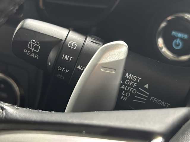 三菱 アウトランダー ＰＨＥＶ G セーフティパッケージ 沖縄県 2018(平30)年 5万km シルキーホワイト 【県外仕入】/ワンオーナー/禁煙車/県外仕入れ/純正7インチナビ/CD/DVD/Bluetooth/マルチアラウンドモニター/衝突被害軽減ブレーキシステム/レーダークルーズコントロール/レーンキープアシスト/横滑り防止装置/ブラインドスポットモニター/アイドリングストップ/ハーフレザーシート/パワーシート/前席シートヒーター/ステアリングヒーター/オートマチックハイビーム/LEDヘッドライト/オートライト/100V充電/純正18インチAW/純正フロアマット/プッシュスタート/スマートキー/保証書/取扱説明書