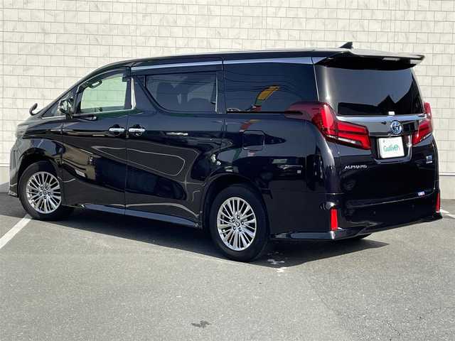 トヨタ アルファードハイブリット SR Cパッケージ 愛知県 2021(令3)年 2.5万km スパークリングブラックパールクリスタルシャイン 30アルファードハイブリッド4WD/・純正ディスプレイオーディオ（ナビキット付き）/・バックカメラ/・フルセグテレビ/・CD/DVD再生機能/・Bluetooth/USB接続機能/・ETC/・社外ドライブレコーダー（前後方向）/・本革シート/・パワーシート（運転席・助手席・2列目）/・シートヒーター（運転席・助手席）/・シートベンチレーション（運転席・助手席）/・オットマン/・両側電動スライドドア/・電動パワーバックドア/・純正17インチアルミホイール/・純正LEDヘッドライト/・オートマチックハイビーム/・衝突軽減ブレーキ/・レーンキープアシスト/・電動パーキングブレーキ/・ブレーキホールド/・アダプティブクルーズコントロール/・MTモード付きCVT/・スマートキー