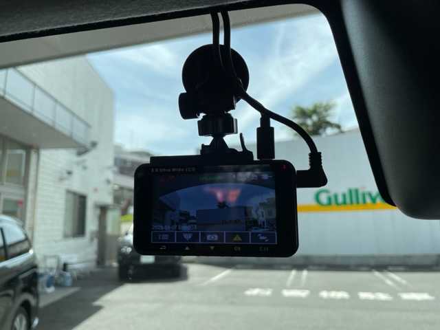 トヨタ ルーミー カスタムG－T 東京都 2021(令3)年 2.4万km ブラックマイカメタリック/パールホワイト2トーン ワンオーナー/スマートアシスト/・衝突回避支援ブレーキ機能/・衝突警報機能/・車線逸脱警報機能/・ふらつき警報/・ブレーキ制御付誤発進抑制機能/・コーナーセンサー/・アダプティブドライビングビーム/・路側逸脱警報/・アダプティブクルーズコントロール/・標識認識機能/ウェルカムパワースライドドア/純正SDナビ【NSCN-W68】/・ワンセグTV/BT/CD/DVD/ラジオ/全方位カメラ/ビルトインETC/前後ドライブレコーダー/ボディ同色ドアミラー/・オート格納機能/ウインカー/アンダーミラー/コンフォートパッケージ/・前席シートヒーター/・シートバックテーブル/革巻きステアリング/ステアリングスイッチ/2列目サンシェード/プッシュEgスタート/ストップ/スマートキー/純正15インチAW/純正LEDヘッドライト/フォグランプ/ドアバイザー/純正フロアマット/取扱説明書/ナビ取扱説明書/新車時保証書