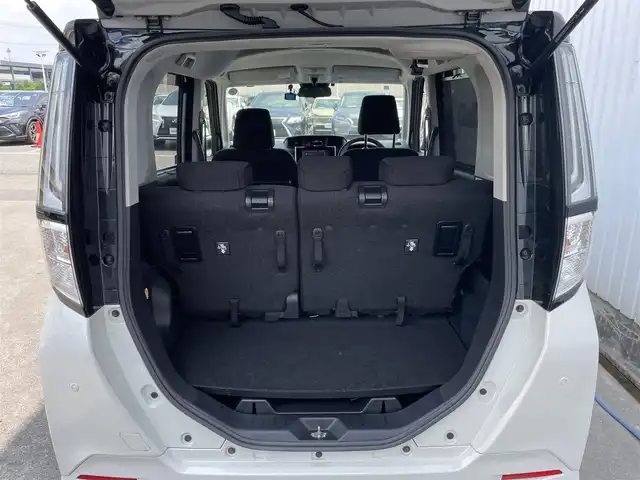 トヨタ ルーミー カスタムG－T 東京都 2021(令3)年 2.4万km ブラックマイカメタリック/パールホワイト2トーン ワンオーナー/スマートアシスト/・衝突回避支援ブレーキ機能/・衝突警報機能/・車線逸脱警報機能/・ふらつき警報/・ブレーキ制御付誤発進抑制機能/・コーナーセンサー/・アダプティブドライビングビーム/・路側逸脱警報/・アダプティブクルーズコントロール/・標識認識機能/ウェルカムパワースライドドア/純正SDナビ【NSCN-W68】/・ワンセグTV/BT/CD/DVD/ラジオ/全方位カメラ/ビルトインETC/前後ドライブレコーダー/ボディ同色ドアミラー/・オート格納機能/ウインカー/アンダーミラー/コンフォートパッケージ/・前席シートヒーター/・シートバックテーブル/革巻きステアリング/ステアリングスイッチ/2列目サンシェード/プッシュEgスタート/ストップ/スマートキー/純正15インチAW/純正LEDヘッドライト/フォグランプ/ドアバイザー/純正フロアマット/取扱説明書/ナビ取扱説明書/新車時保証書