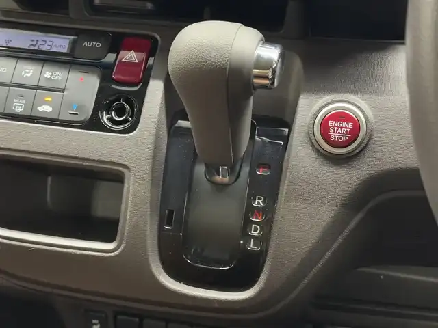 ホンダ Ｎ ＯＮＥ セレクト 三重県 2019(平31)年 6万km プラチナホワイトパール ガソリン/FF/インパネCVT/Carrozzeria 1DINオーディオユニット DEH-5600/（CD/USB/Bluetooth/AM/FM/USB/AUX）/ビルトインETC/安全/・近距離衝突軽減ブレーキ［CTBA］/・VSA（トラクションコントロール＆ABS）/・SRS サイド＆カーテンエアバッグ/装備/・ハーフレザーシート/・シートヒーター（D/N）/・オートエアコン/・プッシュスタート/・充電用USBジャックx2/・ステアリングスイッチ/・電動格納ドアミラー/・全ドアパワーウインドウ/・保/取/・スマートキーx2/2トーンカラー