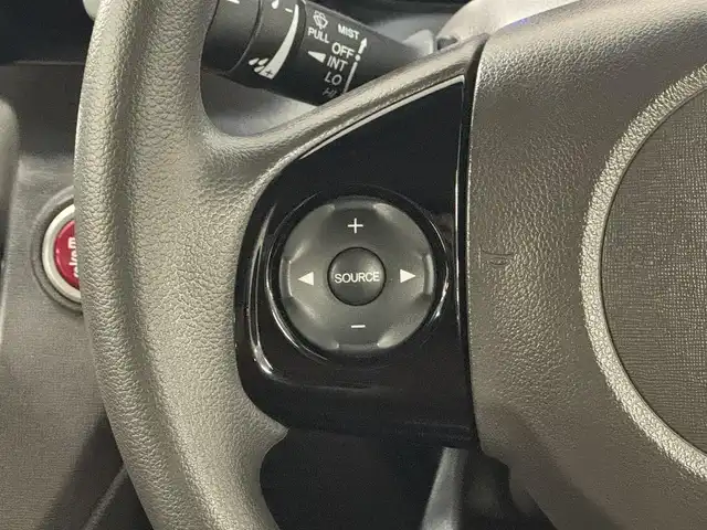 ホンダ Ｎ ＯＮＥ セレクト 三重県 2019(平31)年 6万km プラチナホワイトパール ガソリン/FF/インパネCVT/純正 7インチナビ VXM-184VFi/（CD/DVD/FM/AM/TV/iPod/SD/USB/Bluetooth/AUX）/バックカメラ/ビルトインETC/安全/・近距離衝突軽減ブレーキ［CTBA］/・VSA（トラクションコントロール＆ABS）/・SRS サイド＆カーテンエアバッグ/装備/・ハーフレザーシート/・シートヒーター（D/N）/・オートエアコン/・プッシュスタート/・充電用USBジャックx2/・ステアリングスイッチ/・電動格納ドアミラー/・全ドアパワーウインドウ/・保/取/・スマートキーx2/2トーンカラー