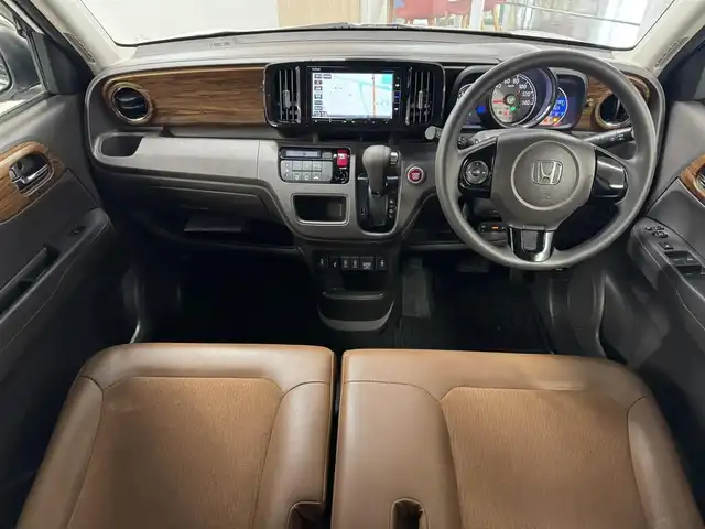 ホンダ Ｎ ＯＮＥ セレクト 三重県 2019(平31)年 6万km プラチナホワイトパール ガソリン/FF/インパネCVT/純正 7インチナビ VXM-184VFi/（CD/DVD/FM/AM/TV/iPod/SD/USB/Bluetooth/AUX）/バックカメラ/ビルトインETC/安全/・近距離衝突軽減ブレーキ［CTBA］/・VSA（トラクションコントロール＆ABS）/・SRS サイド＆カーテンエアバッグ/装備/・ハーフレザーシート/・シートヒーター（D/N）/・オートエアコン/・プッシュスタート/・充電用USBジャックx2/・ステアリングスイッチ/・電動格納ドアミラー/・全ドアパワーウインドウ/・保/取/・スマートキーx2/2トーンカラー