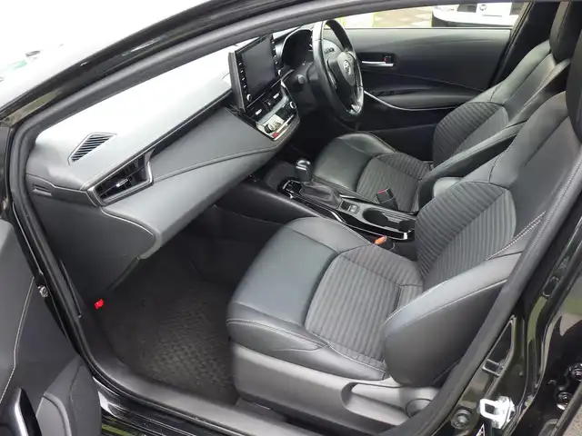 トヨタ カローラツーリング ダブルバイビー 千葉県 2020(令2)年 4.3万km ブラックマイカ Toyota Safety Sense/・プリクラッシュセーフティ/・レーンディパーチャーアラート/・オートハイビーム/・レーダークルーズコントロール/ハーフレザーシート/前席シートヒーター/純正コネクティッドナビ/地デジTV/【Bluetooth接続】/バックカメラ/ドライブレコーダー（DRT-H68A）/革巻きステアリング/ステアリングヒーター/ステアリングスイッチ/ETC/LEDヘッドライト/フォグライト/ウインカーミラー/クリアランスソナー/純正17インチアルミホイル/サイド/カーテン/ニーエアバッグ/スマートキー